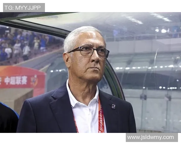 最近哪位足球明星宣布解约引发球迷热议和媒体关注