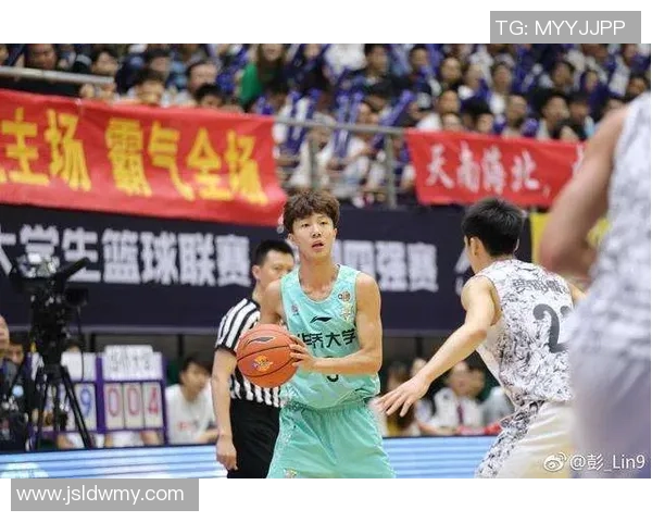 深圳篮球队在选拔赛中以65分稳居积分榜首位,展现强劲实力 深圳篮球队在选拔赛中以65分稳居积分榜首位,展现强劲实力