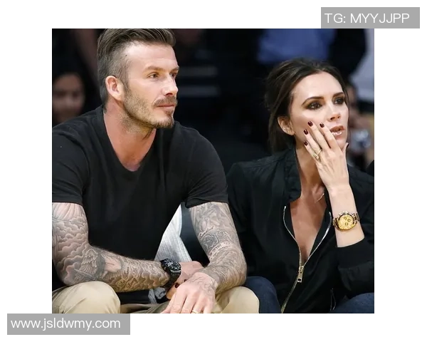 足球明星奢华游艇度假生活尽显风采与魅力的精彩瞬间