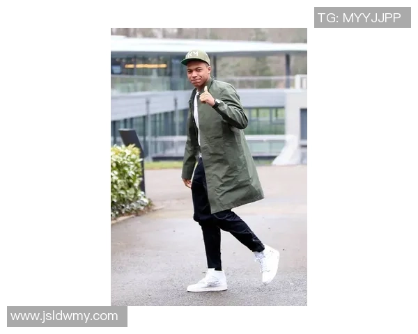 足球明星时尚穿搭精选图集展现他们的个性与魅力