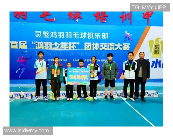 重庆羽毛球队与南京羽毛球队赛后复盘团队协作的精彩瞬间与经验分享